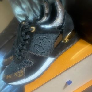 LV Run away sneaker